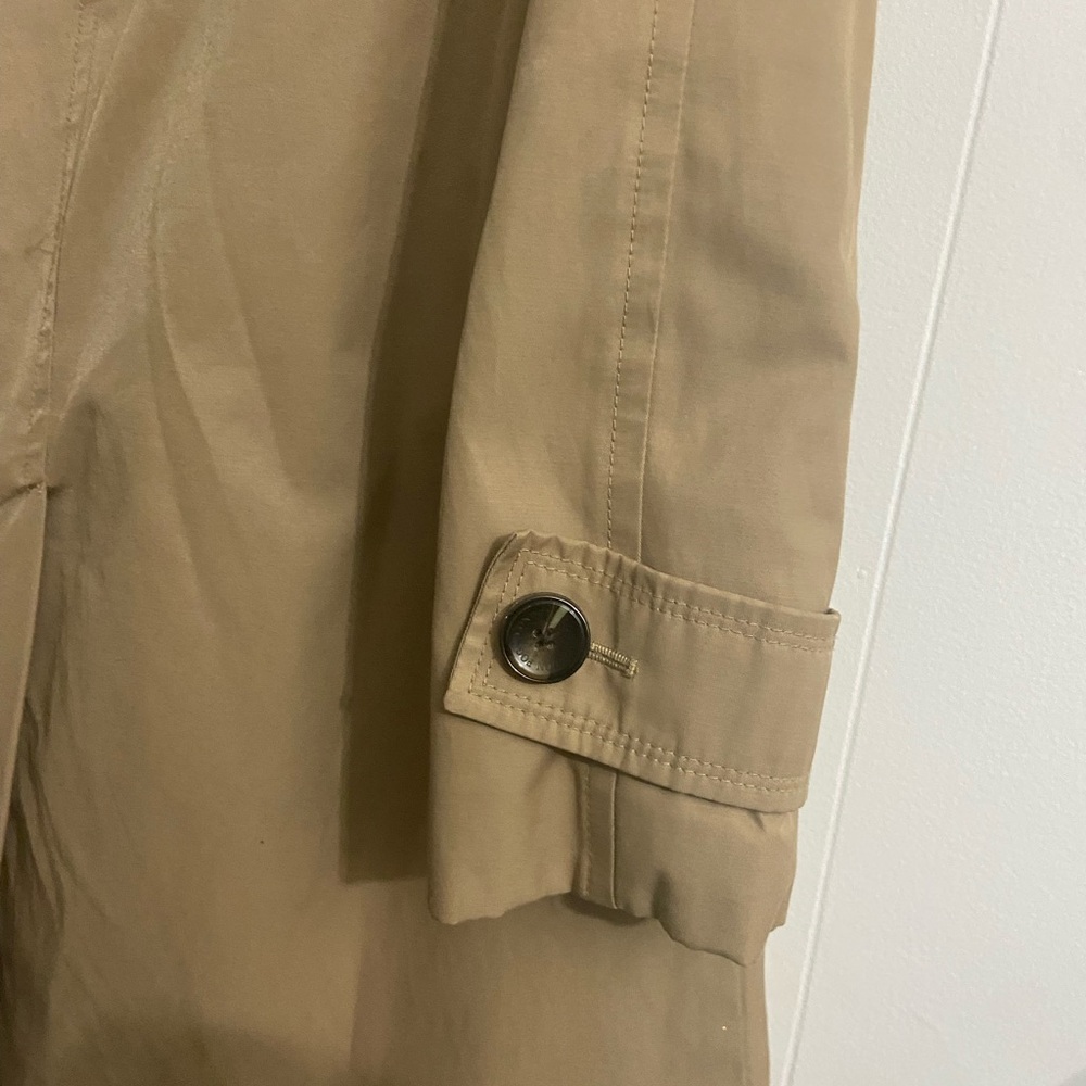 LONDON FOG HOODED TRENCH COAT- XS TAN IN EXCELLENT CONDITION. BUTTON DOWN/BELTED - Picture 5 of 6